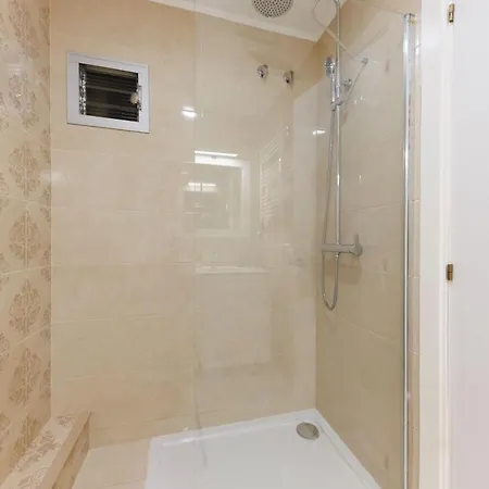 Bravissimo Figuerola, Spacious 3-Bedroom Apartment Girona Exterior photo