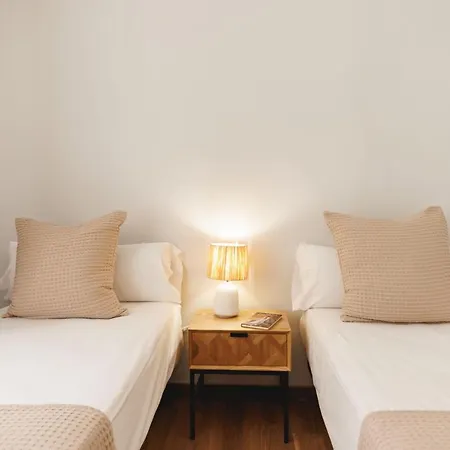 Bravissimo Figuerola, Spacious 3-Bedroom Apartment Girona Exterior photo