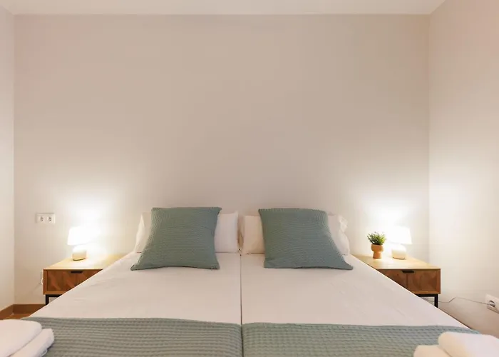 Bravissimo Figuerola, Spacious 3-Bedroom Apartment