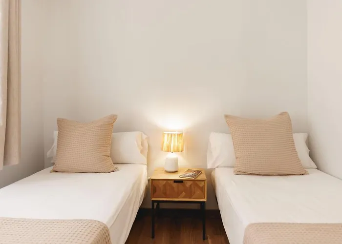 Bravissimo Figuerola, Spacious 3-Bedroom Apartment