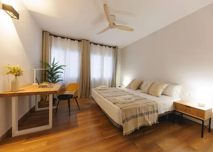 Bravissimo Figuerola, Spacious 3-Bedroom Apartment